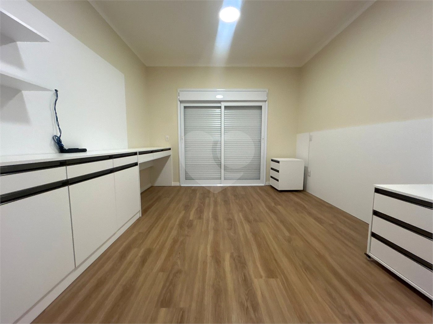 Casa à venda com 4 suítes no condomínio Chácara Ondina, Sorocaba - SP