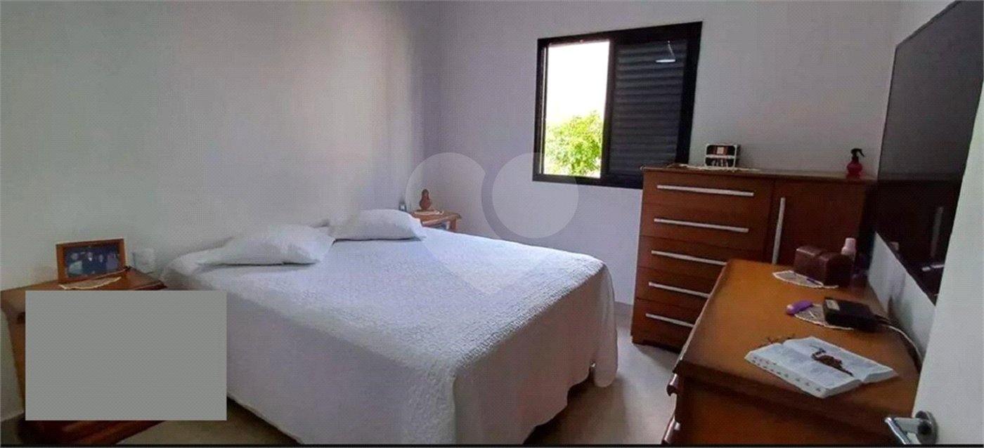 Casa à venda com 3 quartos, sendo 2 suítes, no condomínio Residencial Marchant Buarque, Atibaia - SP