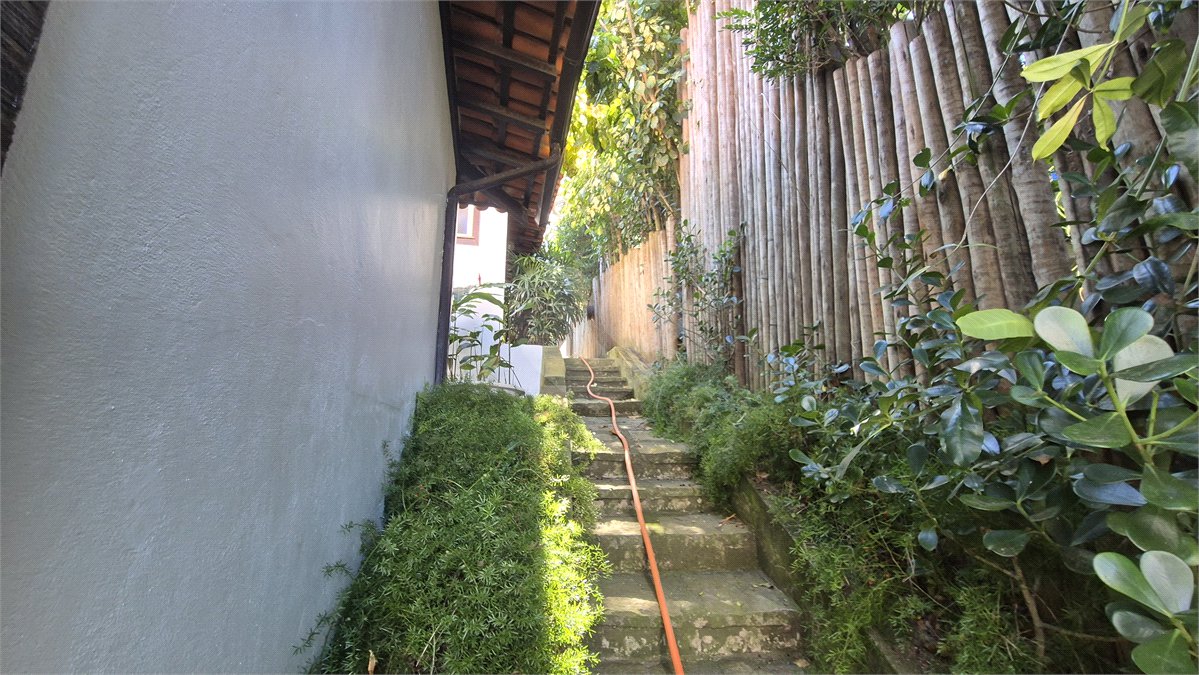 Casa em condomínio à venda com 4 quartos, sendo 3 suítes,  em Geribá, Armação dos Búzios, RJ