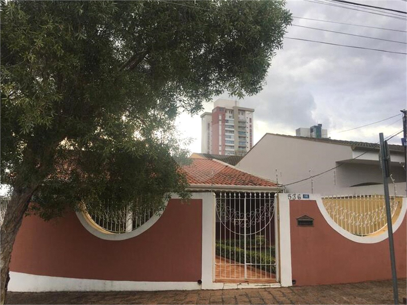 Casa à venda com 5 quartos, sendo 3 suítes, em Vila Almeida, Indaiatuba, SP