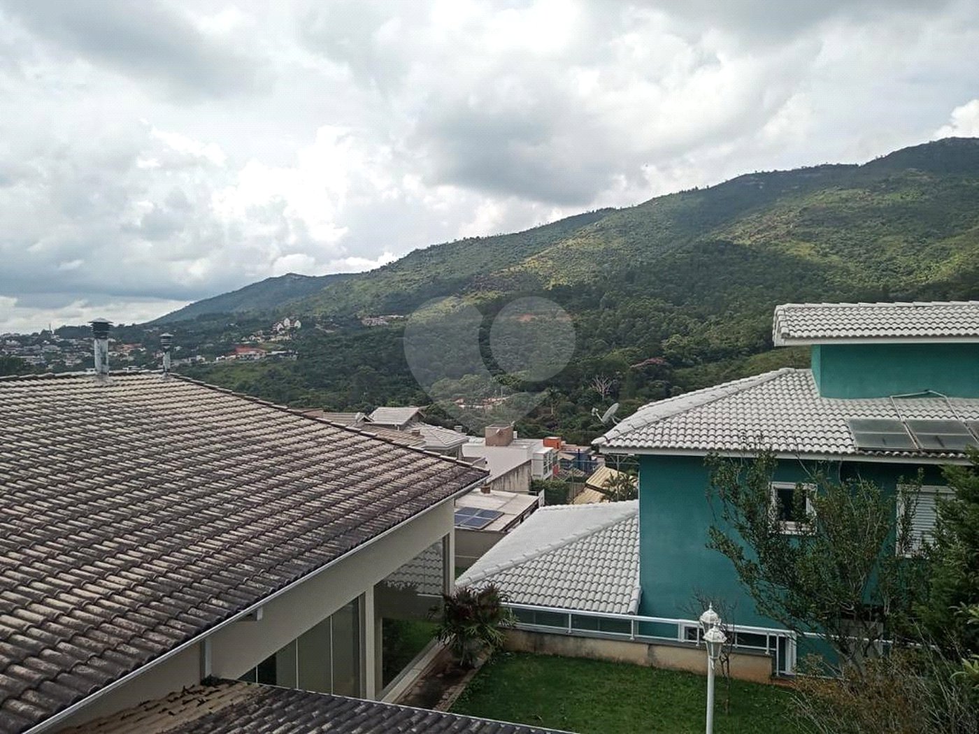 Casa à venda com 4 quartos, sendo 3 suítes, no condomínio Refúgio do Sauá I, Atibaia - SP