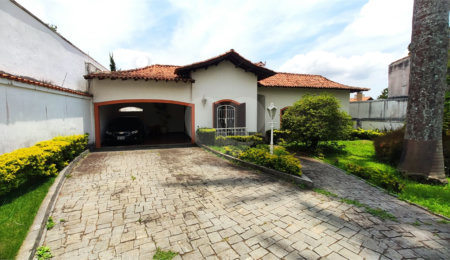 Casa Térrea à venda com 3 quartos, sendo 2 suítes,  em Vila Oliveira, Mogi das Cruzes, SP