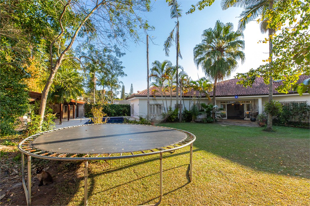 Casa Térrea à venda com 5 quartos, sendo 3 suítes, em Jardim Marajoara, São Paulo, SP