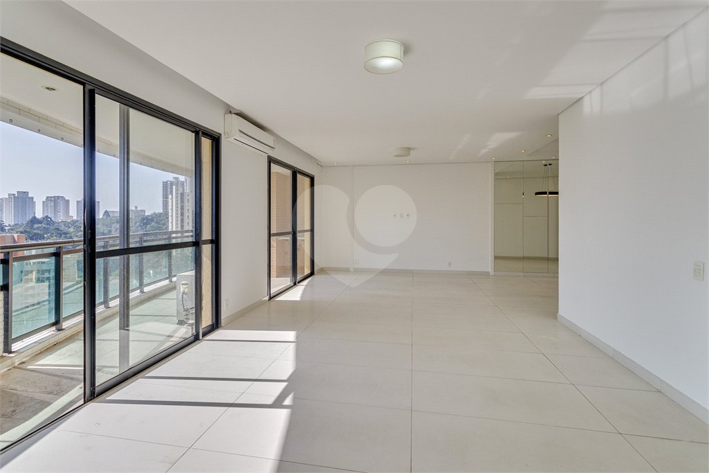 Apartamento à venda com 3 quartos, sendo 1 suíte, em Morumbi, São Paulo, SP