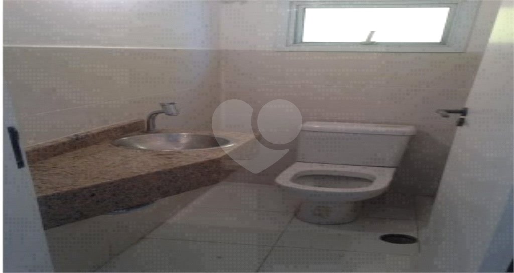 Casa à venda com 3 quartos, sendo 1 suíte,  no condomínio Residencial Vegas, São Paulo - SP