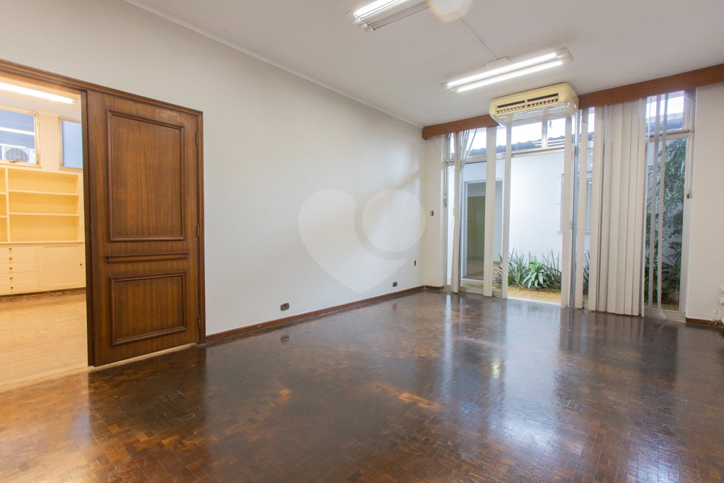 Casa à venda ou para alugar com 3 quartos, sendo 1 suíte,  em Mirandópolis, São Paulo, SP