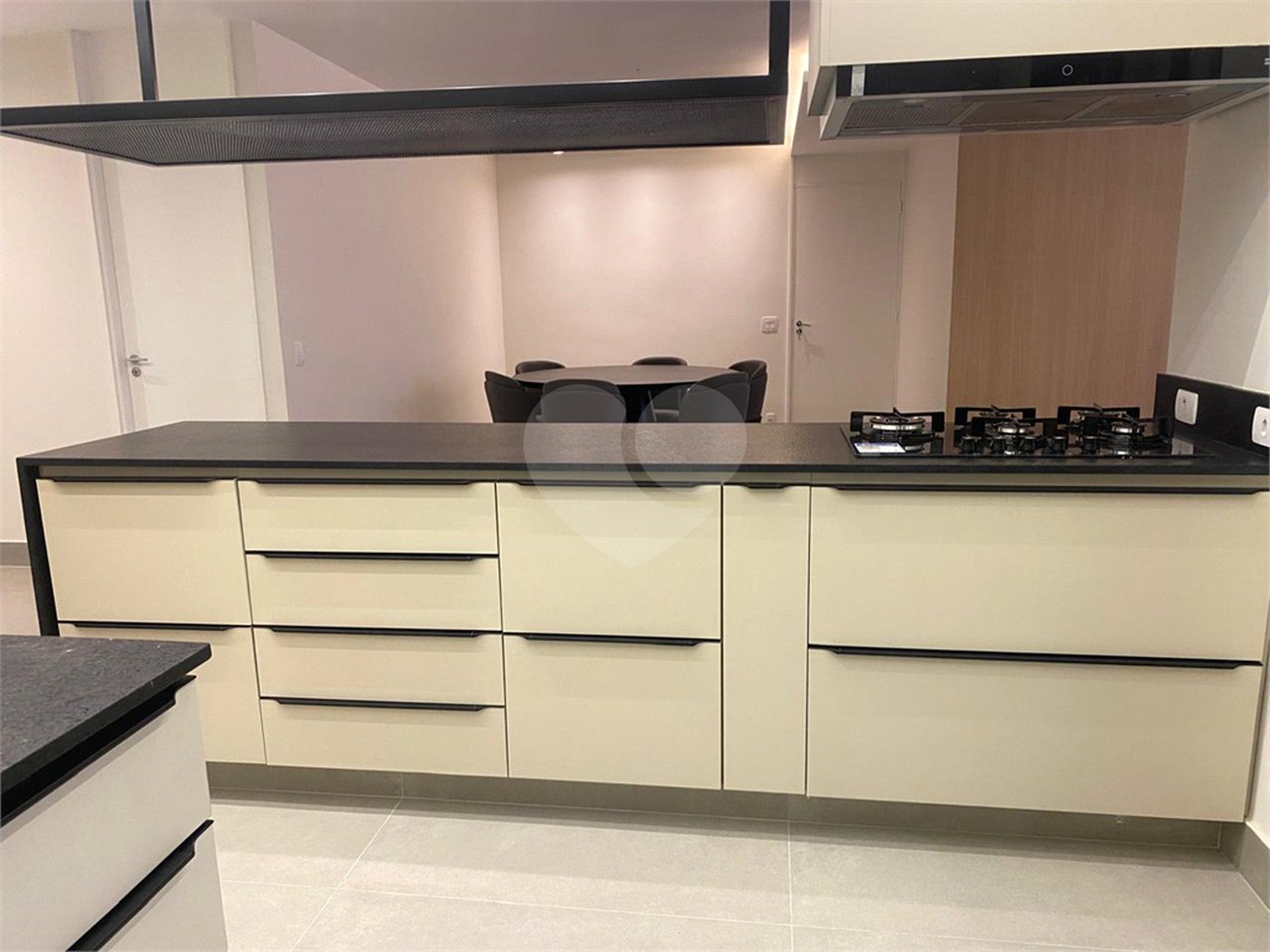 Apartamento à venda com 3 quartos, sendo 1 suíte,  em Itaim Bibi, São Paulo, SP