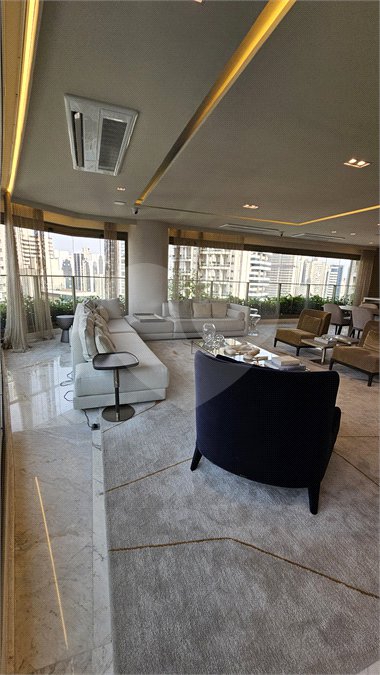 Apartamento à venda com 3 suítes em Moema, São Paulo, SP