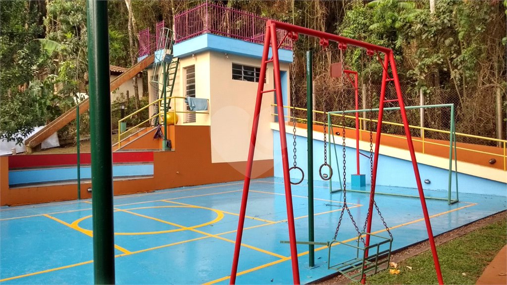 Casa à venda com 4 quartos, sendo 2 suítes, no condomínio Champs Elysees Village, Mairiporã - SP