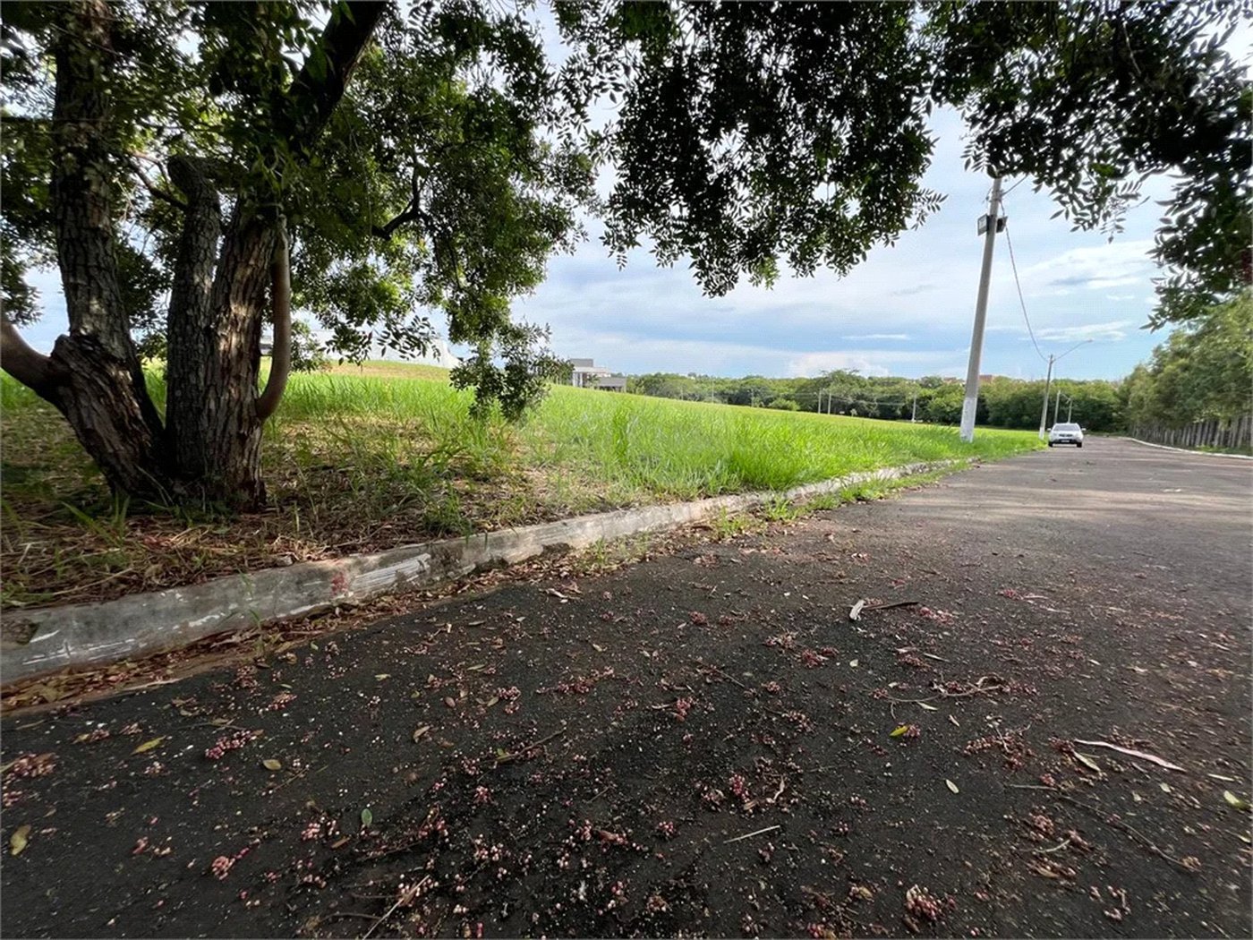 Terreno à venda em condomínio fechado na cidade de Piracicaba, no Condomínio Park Campestre II