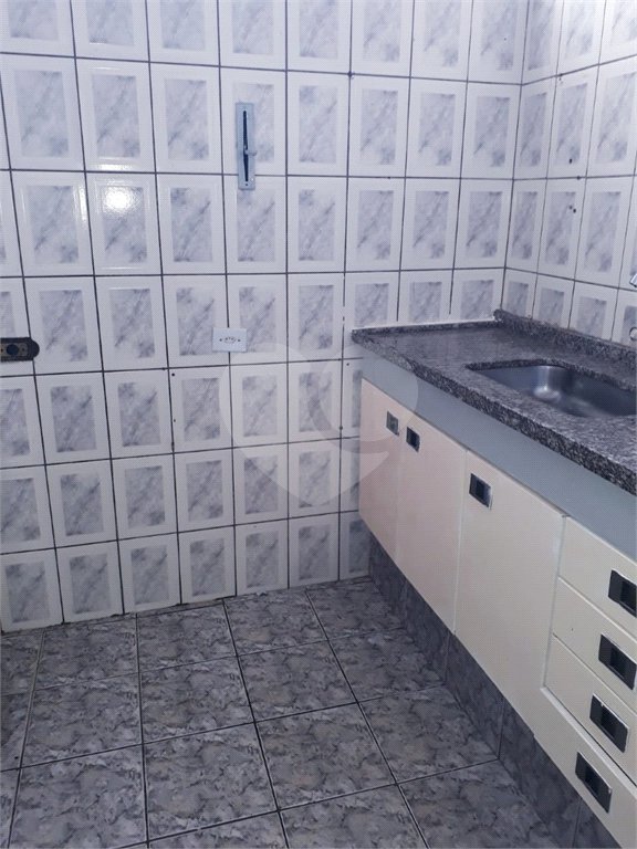 Casa térrea + Sala Comercial na Vila Prado.