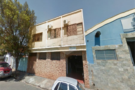 Sobrado com 4 dormitórios.