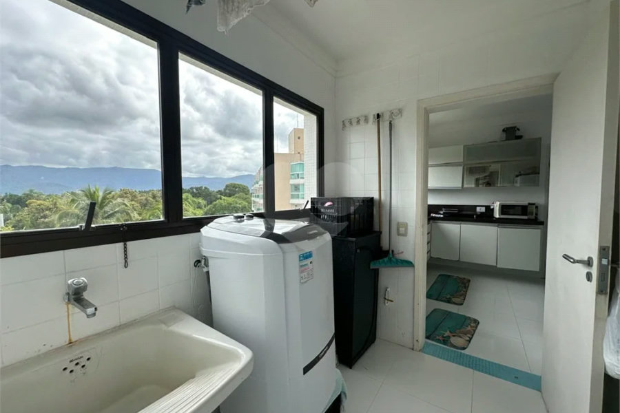Apartamento à venda com 3 quartos, sendo 1 suíte,  em Riviera de São Lourenço, Bertioga, SP