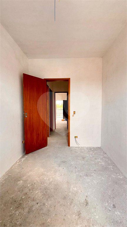 Casa à venda com 3 quartos, sendo 1 suíte, no condomínio Miguel Comitre, Poá - SP