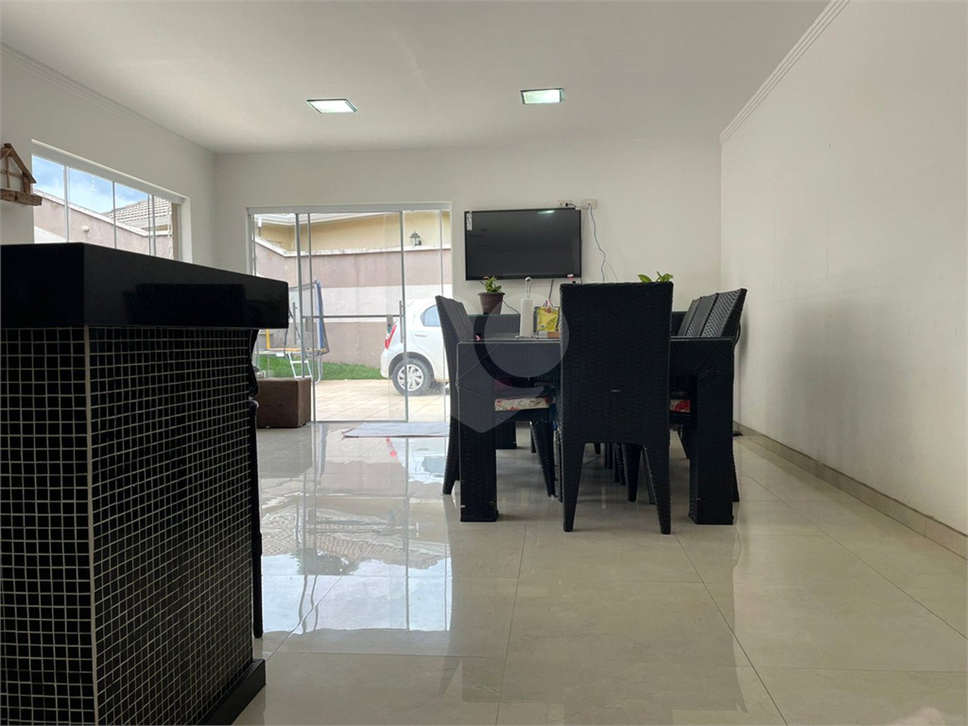 Casa à venda com 3 quartos, sendo 1 suíte, no condomínio Shambala I, Atibaia - SP