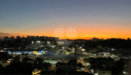 Apartamento à venda com 4 quartos, sendo 1 suíte,  em Jardim Vazani, São Paulo, SP