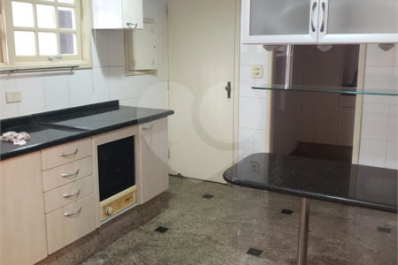 Casa à venda com 4 quartos, sendo 1 suíte,  em Vila Oliveira, Mogi das Cruzes, SP