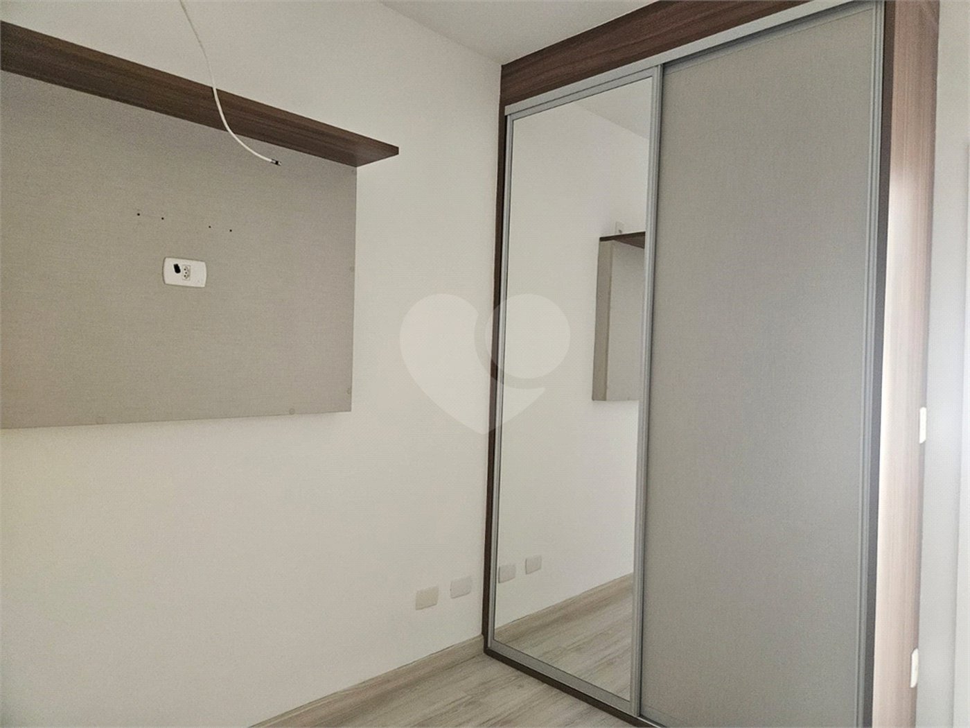 Casa à venda com 2 quartos, sendo 1 suíte, no condomínio Vitória Park, Suzano - SP