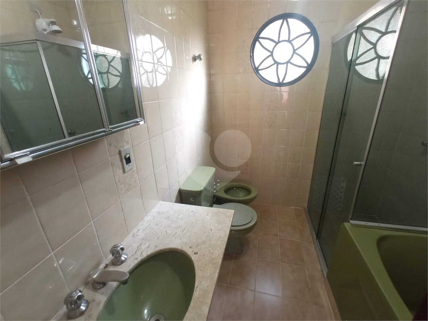 Casa à venda com 4 quartos, sendo 1 suíte, no condomínio Alpes da Cantareira, Mairiporã - SP