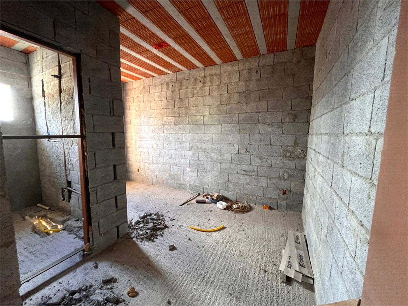 Casa à venda com 3 quartos, sendo 2 suítes, em Vila Suissa, Mogi das Cruzes, SP