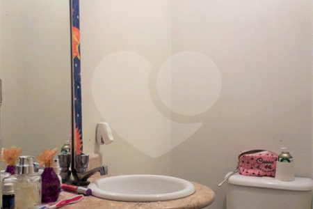 Casa à venda com 3 quartos, sendo 1 suíte,  no condomínio Jardim das Palmas, São Paulo - SP