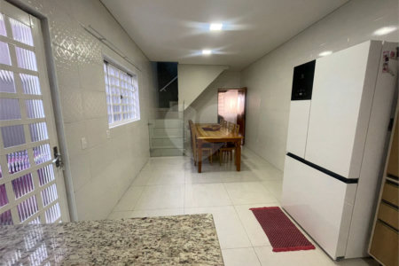 Sobrado à venda com 2 suítes em Jardim Alvinópolis, Atibaia, SP