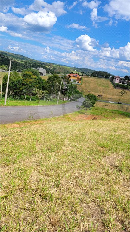 Casa à venda no condomínio Parque Residencial Jequitibá, Jacareí - SP
