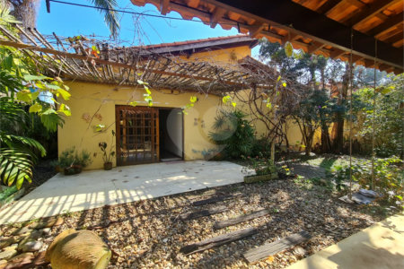 Casa Térrea à venda com 4 quartos, sendo 2 suítes, em Interlagos, São Paulo, SP