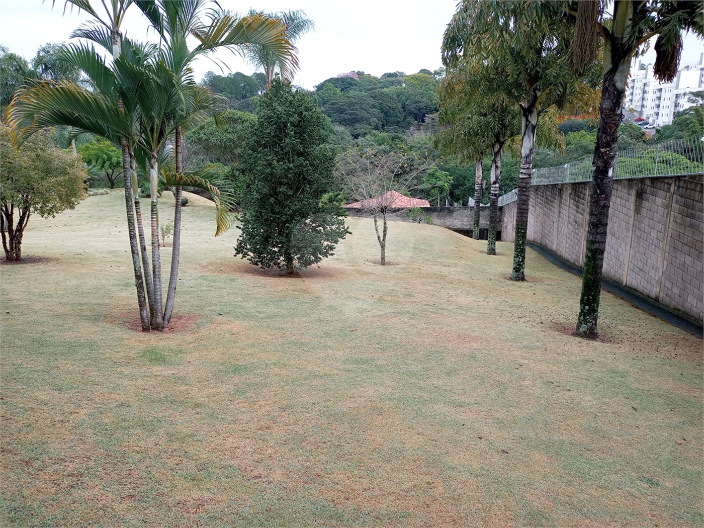 Casa à venda com 4 suítes no condomínio Estância Marambaia, Vinhedo - SP