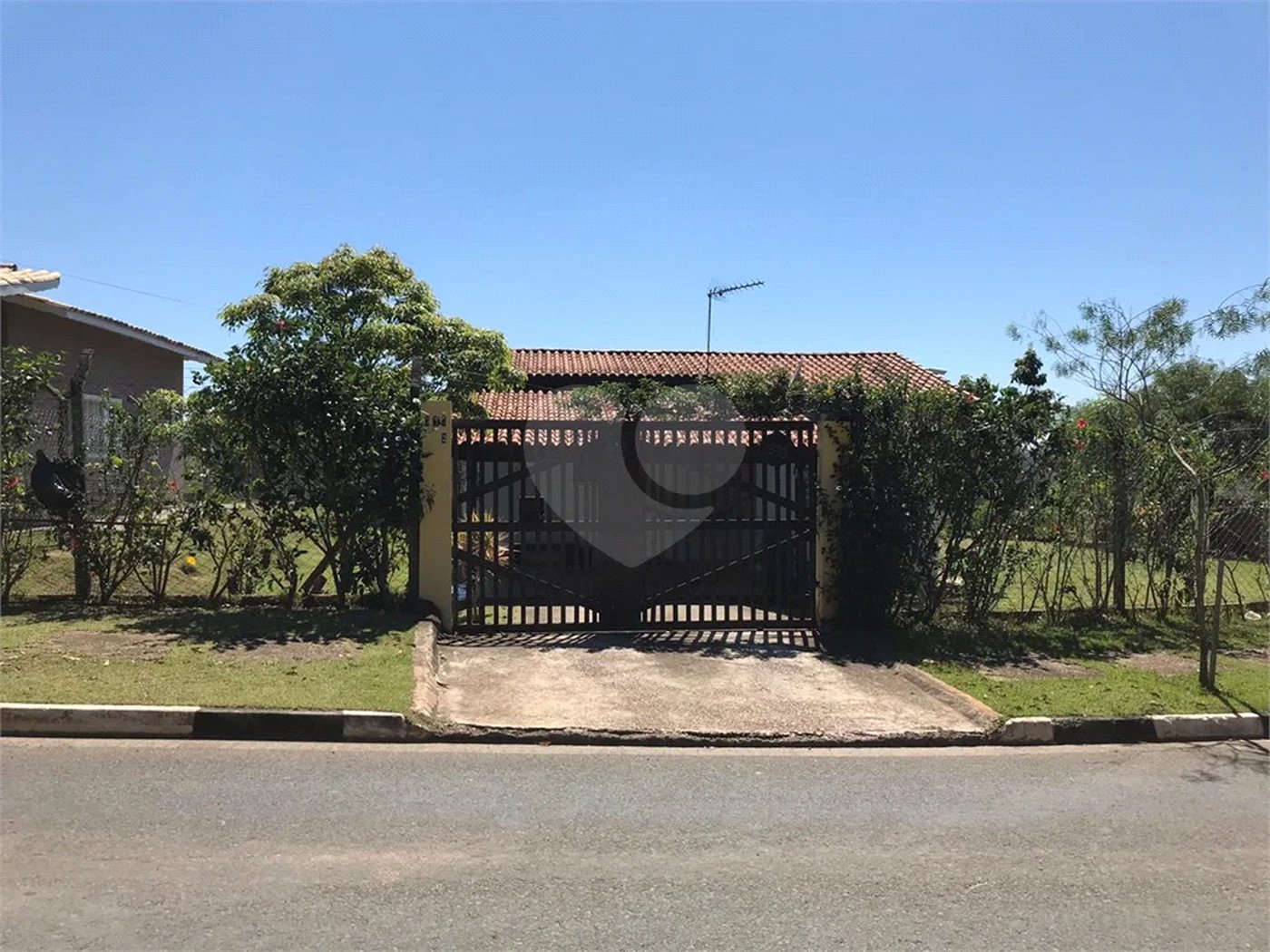 Chácara à venda com 4 quartos, sendo 3 suítes, em Monterrey, Louveira, SP
