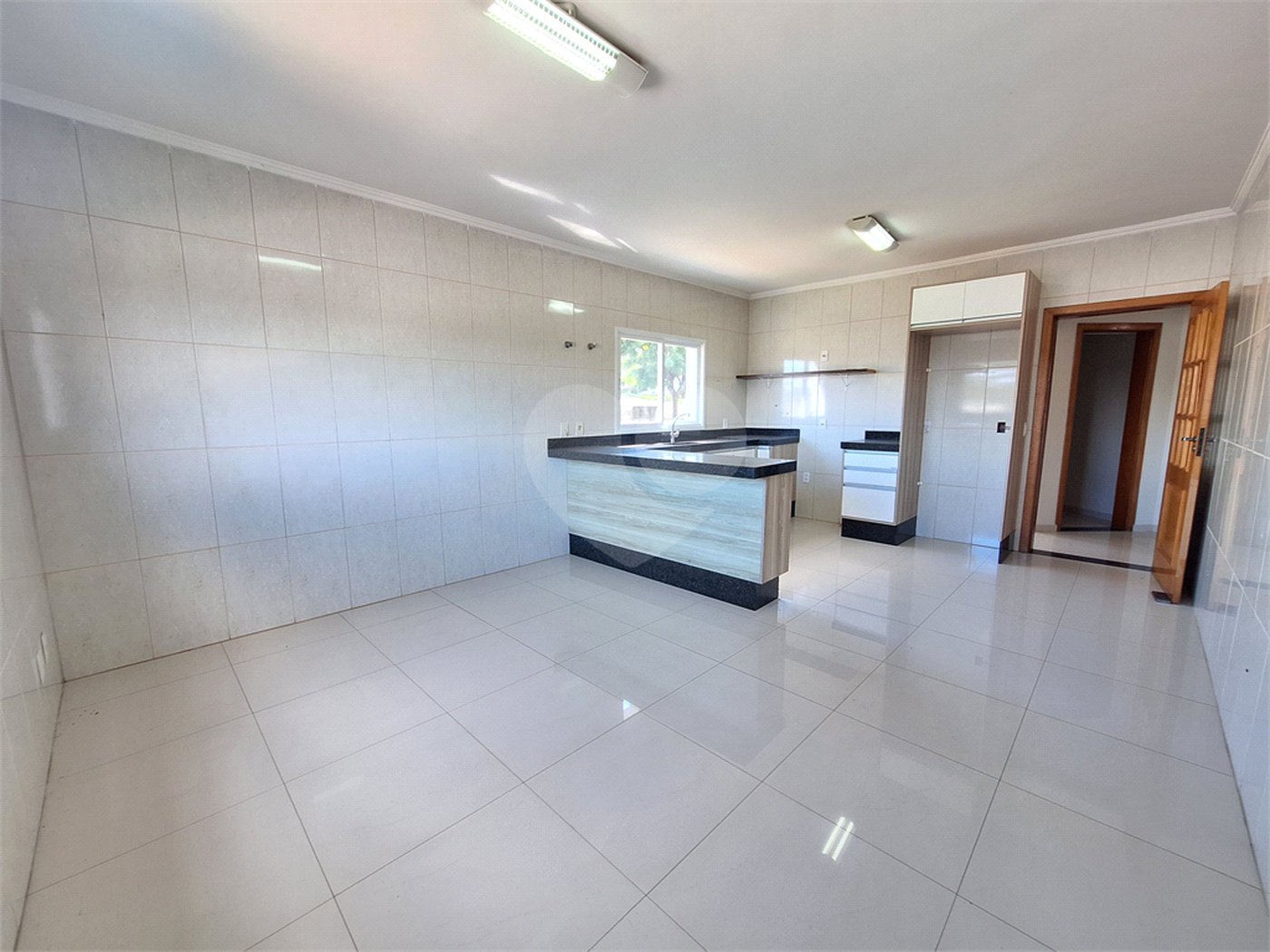 Casa à venda com 4 suítes no condomínio Terras de São Francisco, Vinhedo - SP
