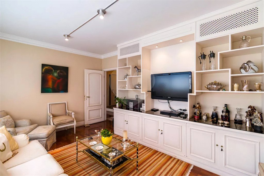 Apartamento à venda com 4 quartos, sendo 2 suítes, em Real Parque, São Paulo, SP