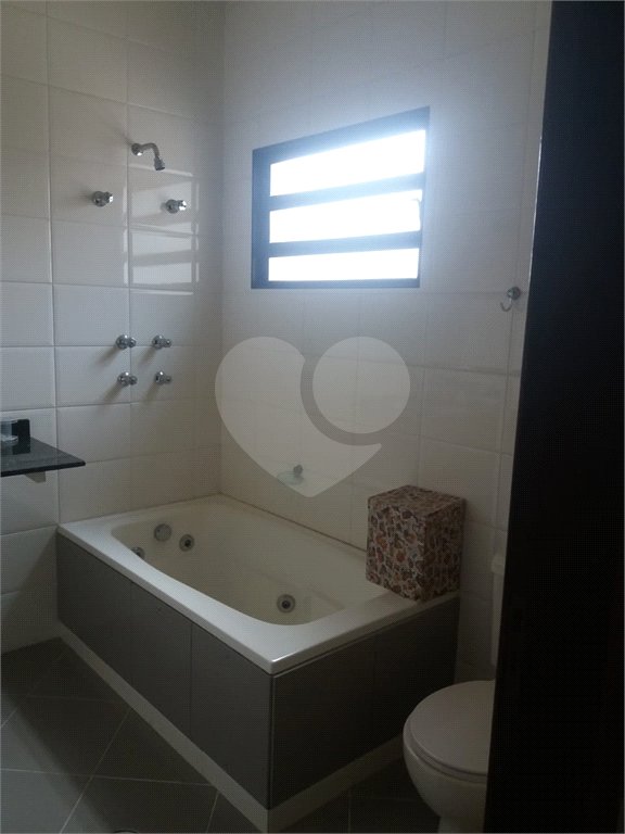 Casa Térrea à venda com 4 quartos, sendo 1 suíte,  em Vila Oliveira, Mogi das Cruzes, SP