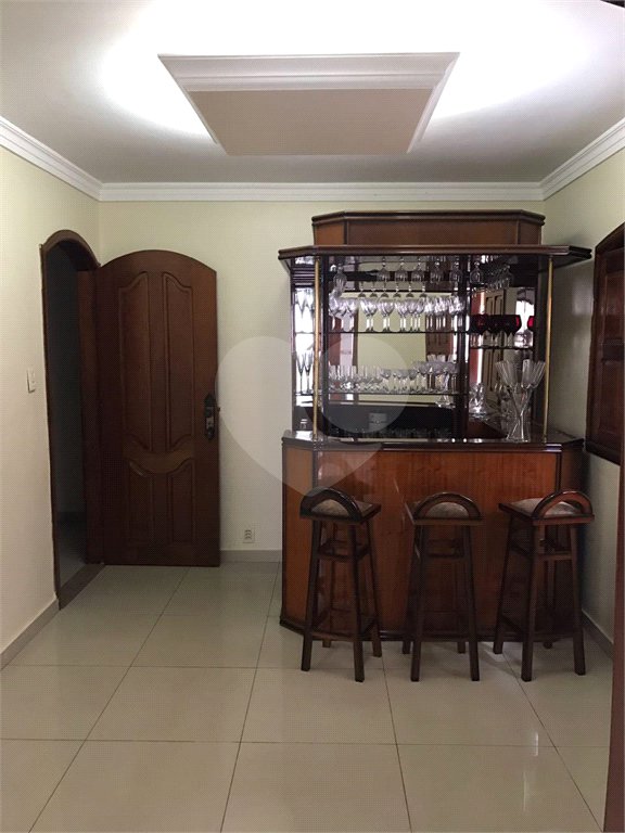 Sobrado à venda com 3 quartos, sendo 2 suítes, em Jardim Tropical, Cuiabá, MT
