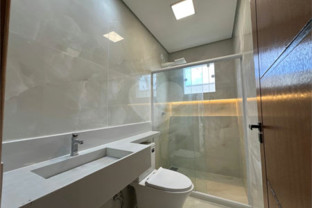 Casa à venda com 2 quartos, sendo 1 suíte, em Guriri, Cabo Frio, RJ