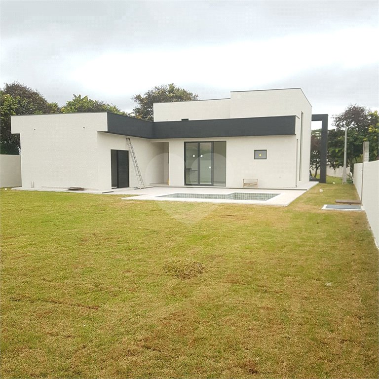 Casa à venda com 3 suítes no condomínio Shamba 01, Atibaia - SP