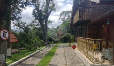 Casa à venda com 4 quartos, sendo 2 suítes,  no condomínio Cinco Lagos, Mairiporã - SP