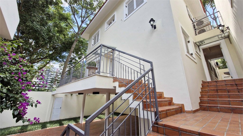 Casa à venda com 4 suítes no condomínio Jardim Vitória Régia, São Paulo - SP
