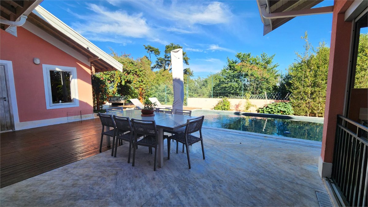 Casa à venda com 4 quartos, sendo 2 suítes, no condomínio Residencial Jardim Primavera, Louveira - SP