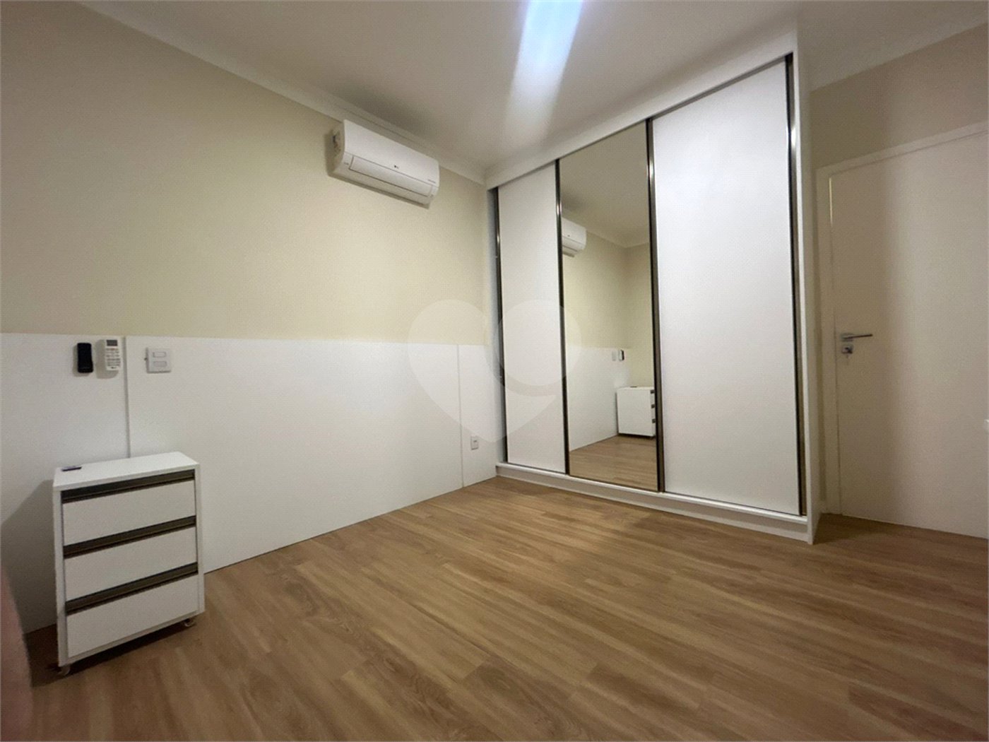 Casa à venda com 4 suítes no condomínio Chácara Ondina, Sorocaba - SP