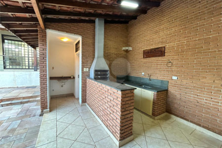 Sobrado à venda com 3 quartos, sendo 1 suíte,  em Parque dos Bandeirantes, Ribeirão Preto, SP
