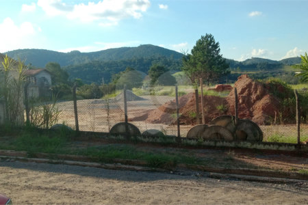 Terreno à venda com 1 quarto no Centro, Nazaré Paulista, SP
