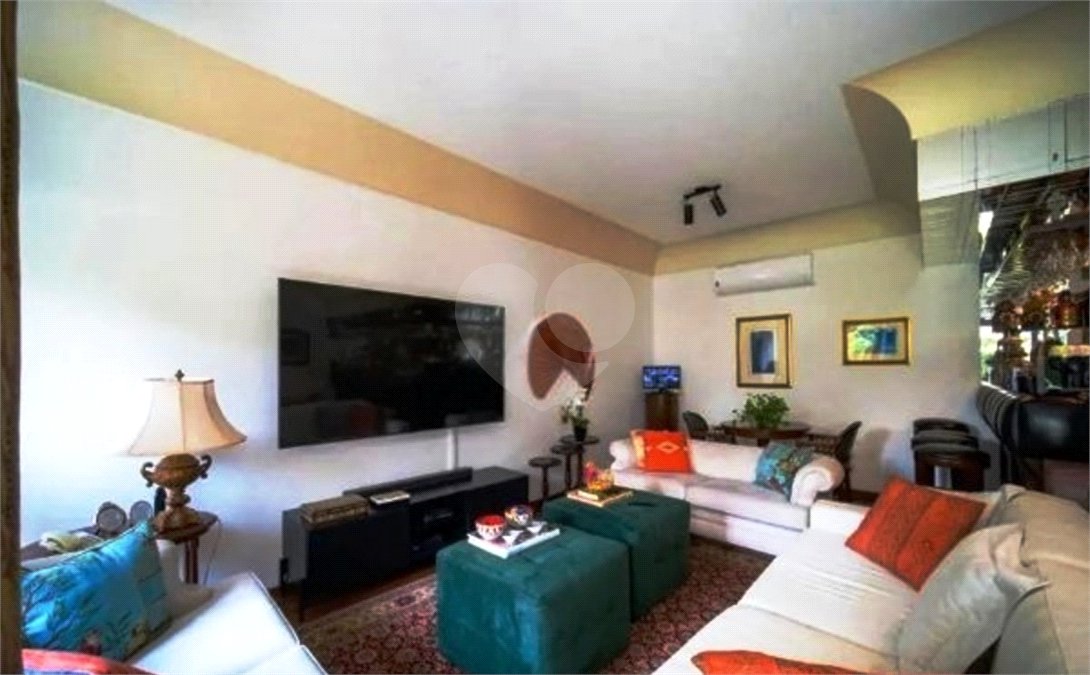 Casa à venda com 5 quartos, sendo 2 suítes,  em Jardim Everest, São Paulo, SP