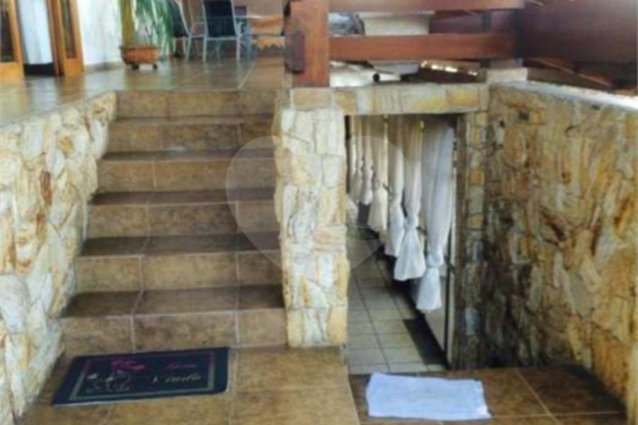 Sobrado à venda com 5 quartos, sendo 2 suítes, em Seerra da Cantareira, Mairiporã, SP