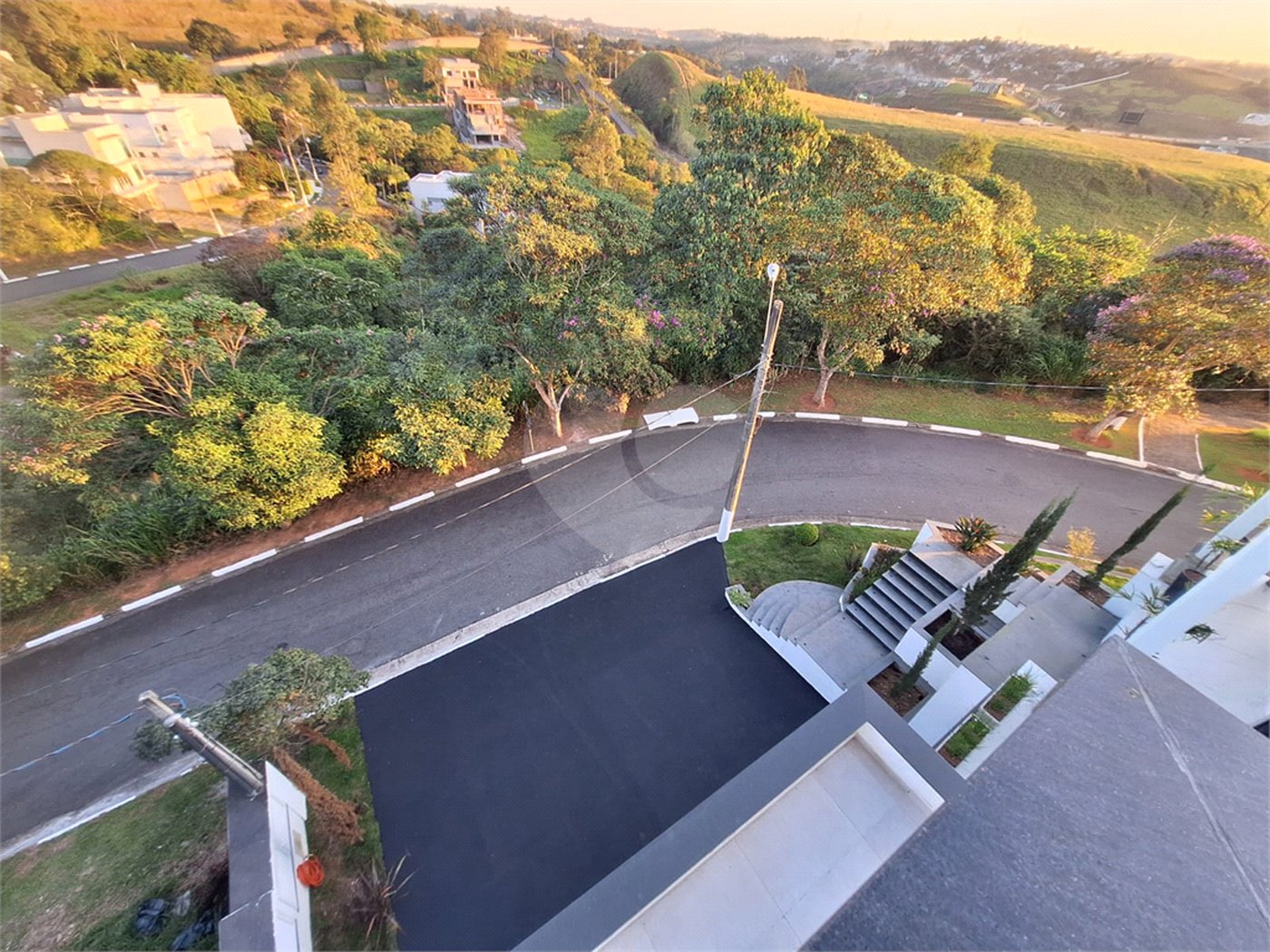 Casa à venda ou para alugar com 4 suítes no condomínio Residencial Monterey Ville, Mogi das Cruzes - SP
