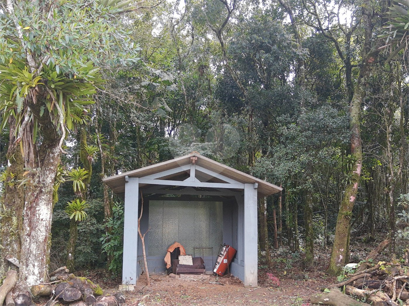 Sítio à venda com 5 quartos, sendo 1 suíte,  em Área Rural de Tapiraí, Tapiraí, SP