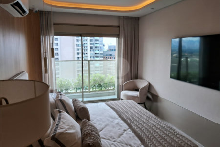 Apartamento à venda com 3 suítes em Moema, São Paulo, SP