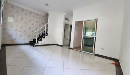 Casa à venda com 3 quartos, sendo 1 suíte,  no condomínio Rafaela I, São Paulo - SP