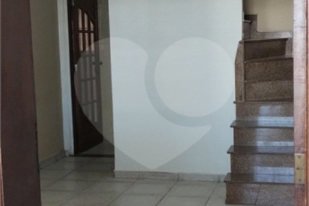 Sobrado à venda com 4 quartos, sendo 1 suíte, em Vila Nivi, São Paulo, SP