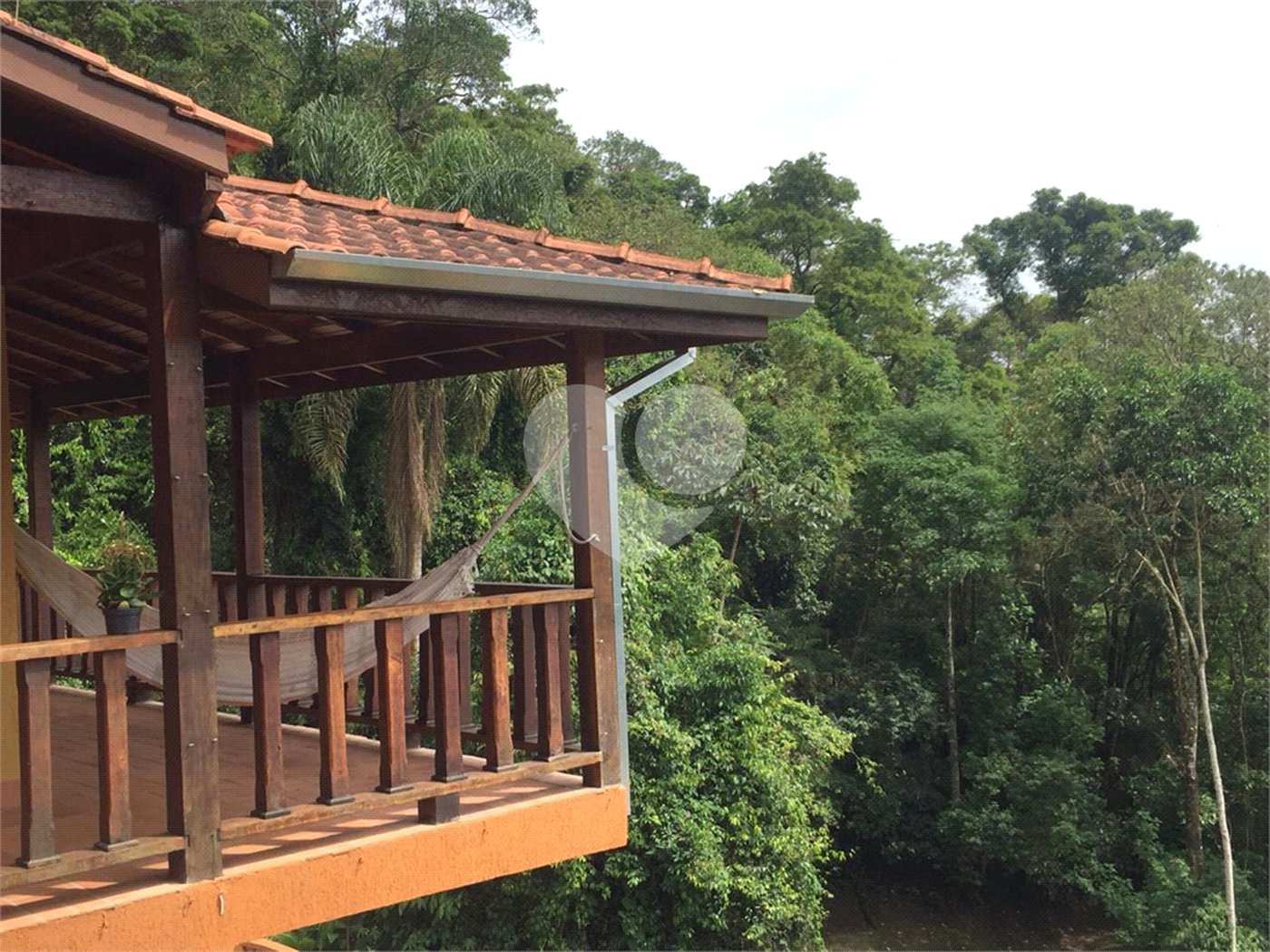 Casa à venda com 3 quartos, sendo 2 suítes, no condomínio Alpes da Cantareira, Mairiporã - SP